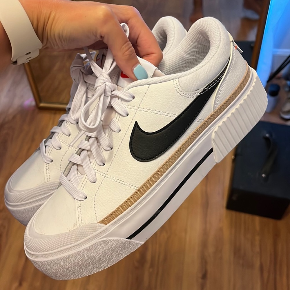Nike legacy platform never worn